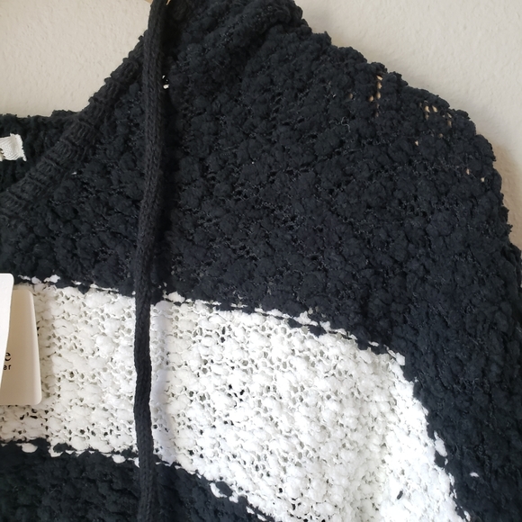 Hooded Striped High-low Knitted Pullover Sweater - Picture 5 of 10